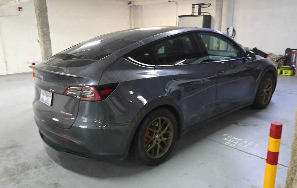 Used 2023 Tesla Model Y Performance AWD/4WD image 3