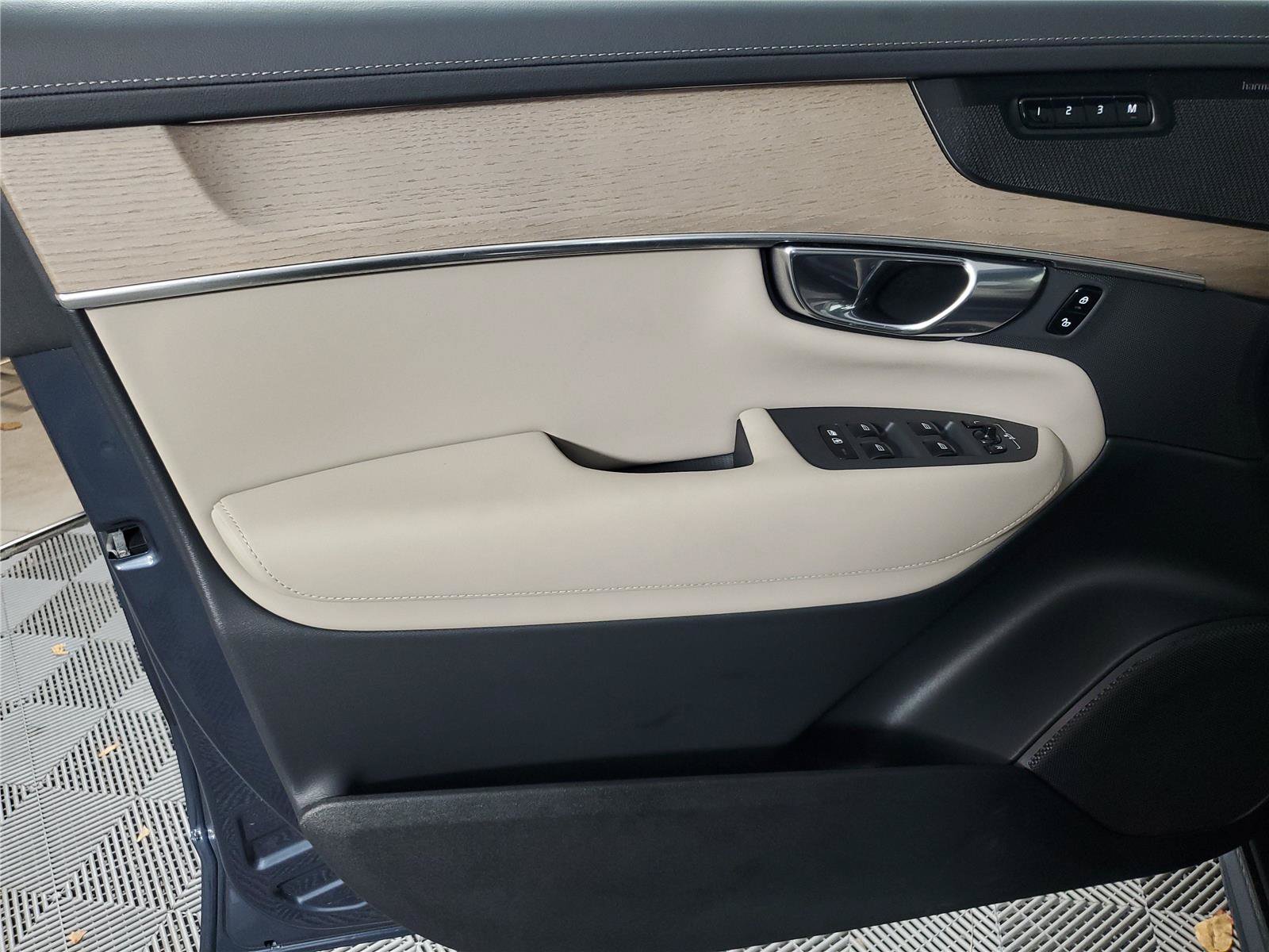 Certified 2026 Volvo XC90 B6 Plus AWD/4WD image 17