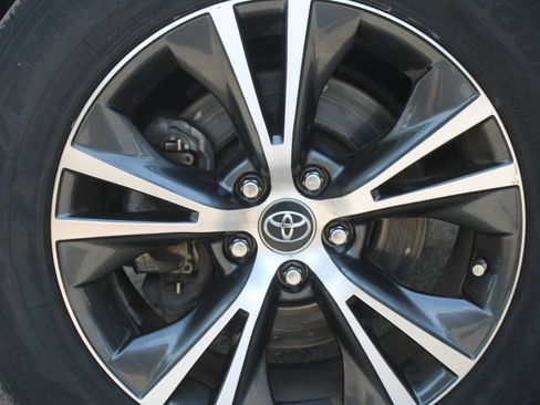 Used 2019 Toyota Highlander LE FWD image 17