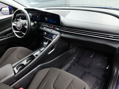 Certified 2025 Hyundai Elantra SEL image 14