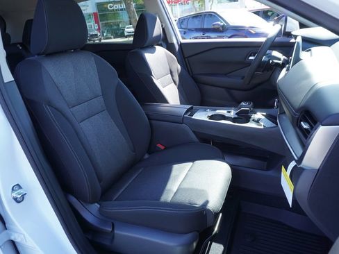 Used 2026 Nissan Rogue SV FWD image 12