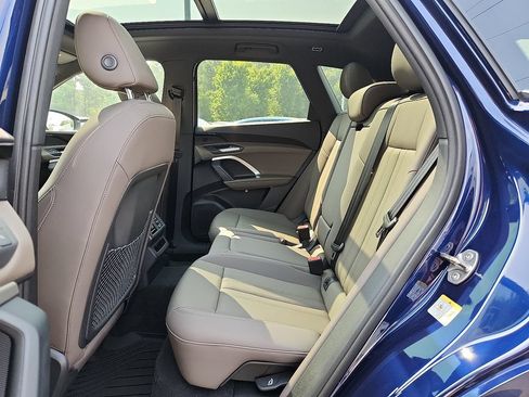 Certified 2025 Audi Q5 Premium w/ Convenience Package AWD/4WD image 16