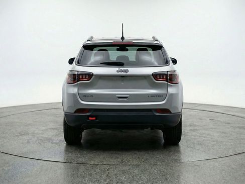 Used 2025 Jeep Compass Trailhawk AWD/4WD image 7