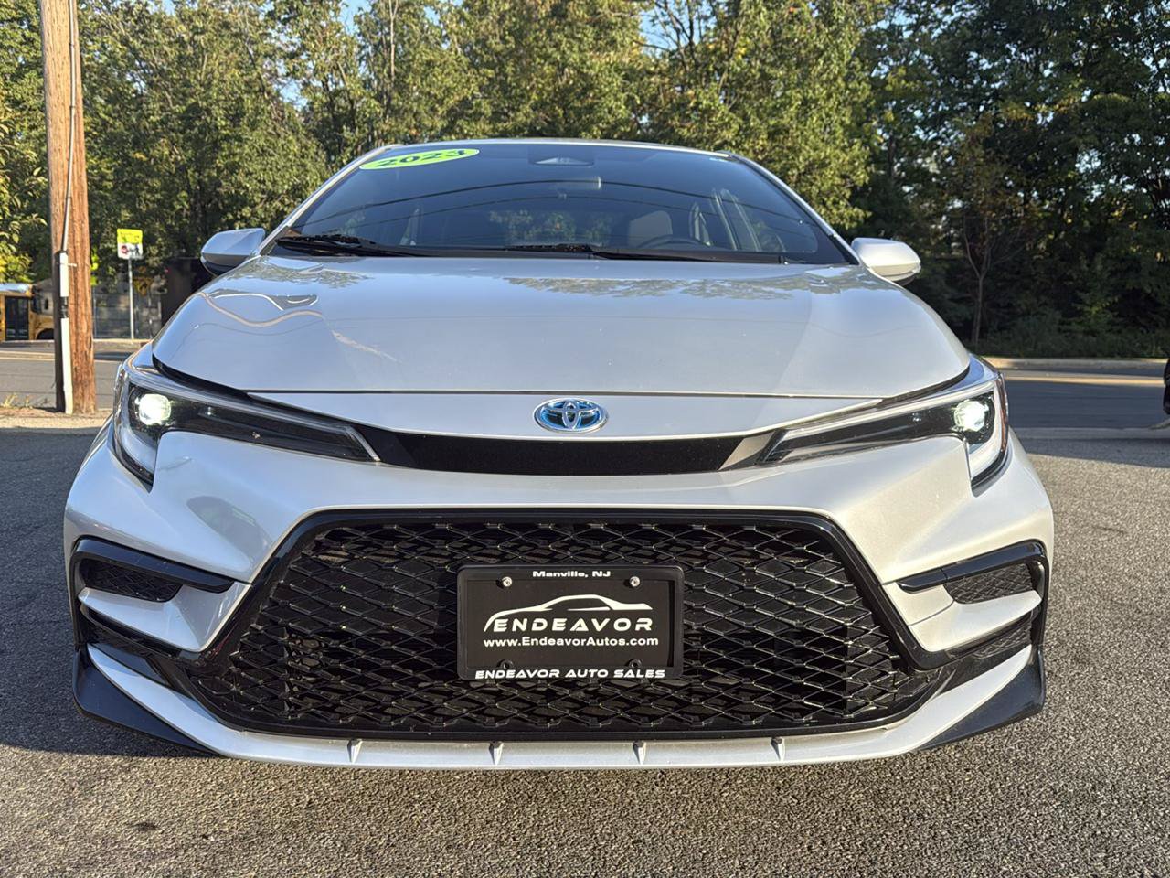 Used 2023 Toyota Corolla SE FWD image 2
