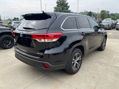 Used 2019 Toyota Highlander LE AWD/4WD image 6