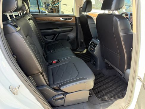 Used 2024 Volkswagen Atlas SE AWD/4WD image 15