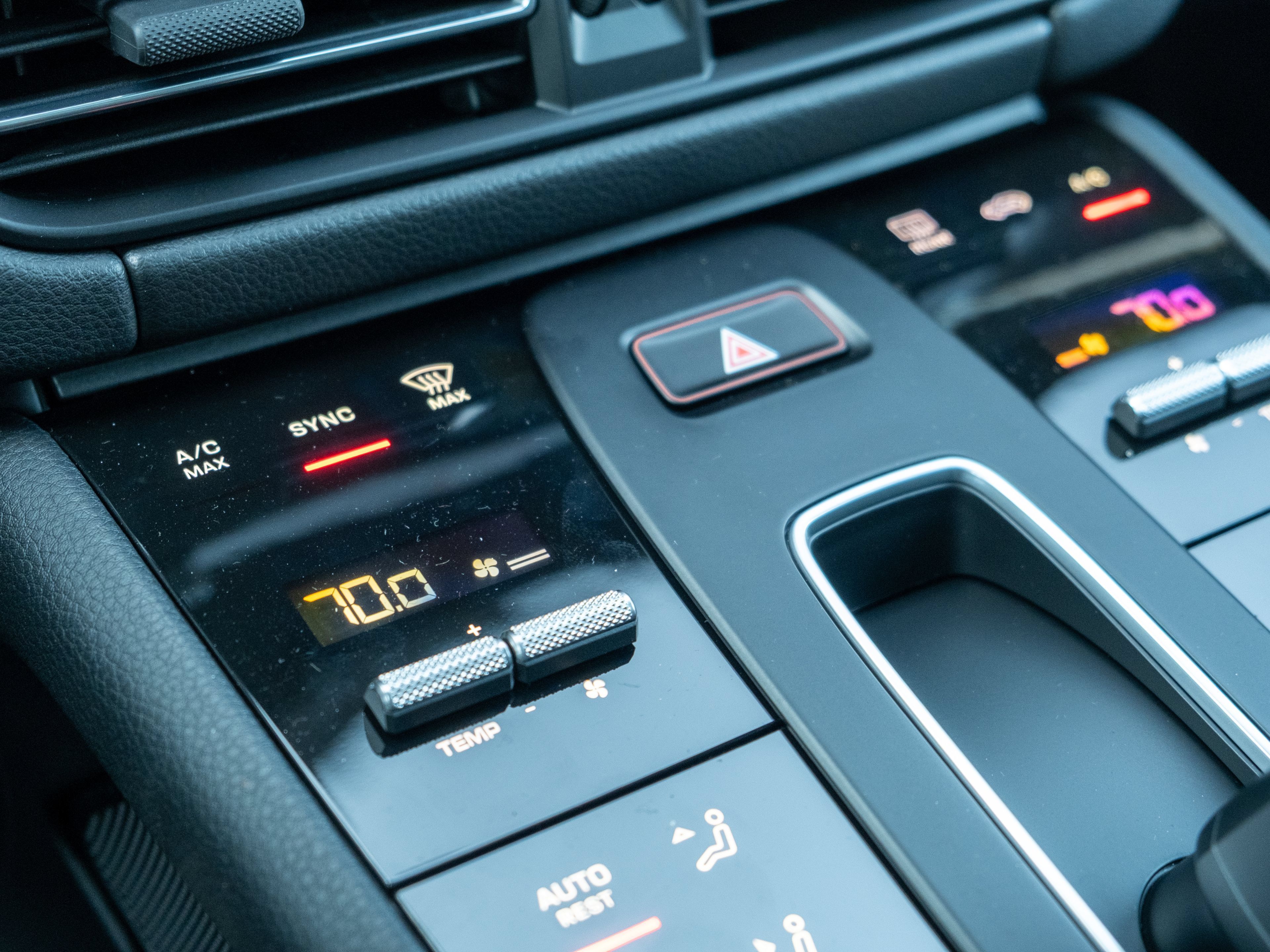 Certified 2026 Porsche Macan AWD/4WD image 32