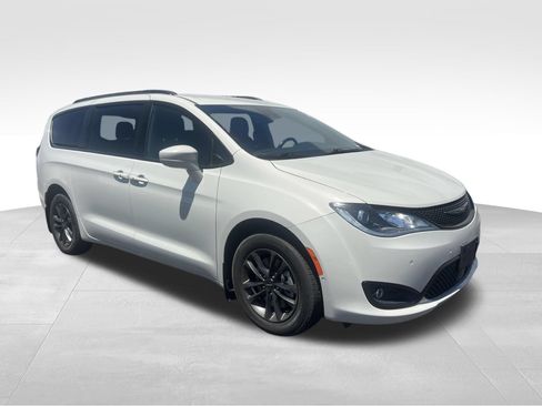 Used 2020 Chrysler Pacifica Touring-L AWD/4WD image 3