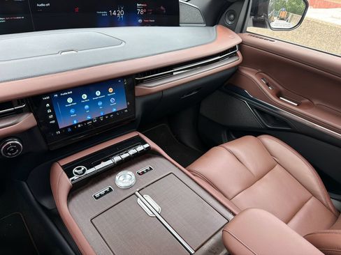 Certified 2026 Lincoln Navigator Reserve AWD/4WD image 29