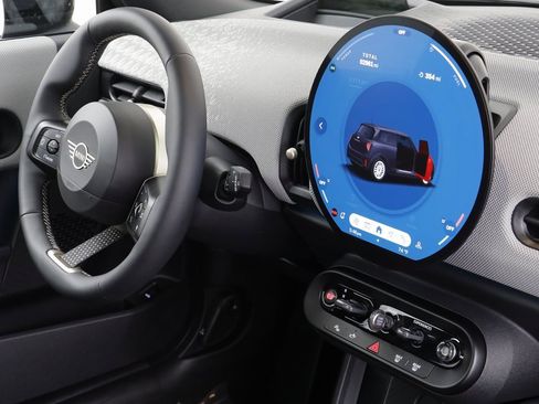 Certified 2025 MINI Cooper S image 19