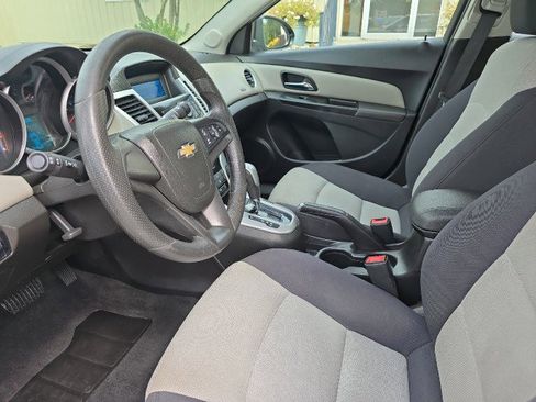 Used 2014 Chevrolet Cruze LS image 17