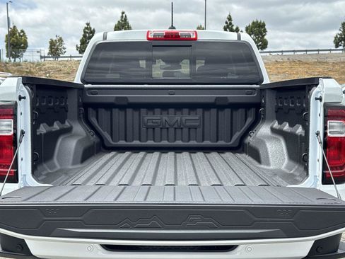 New 2026 GMC Canyon Elevation w/ LPO, Black Badging Package RWD image 25