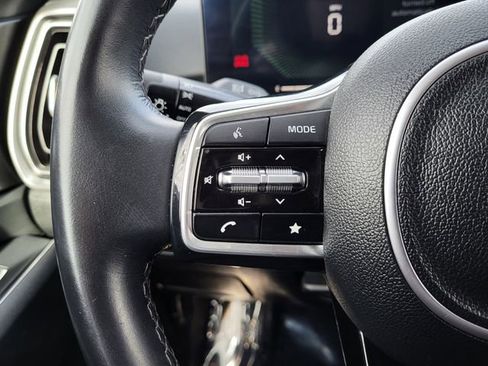 Used 2024 Kia Sorento S image 16