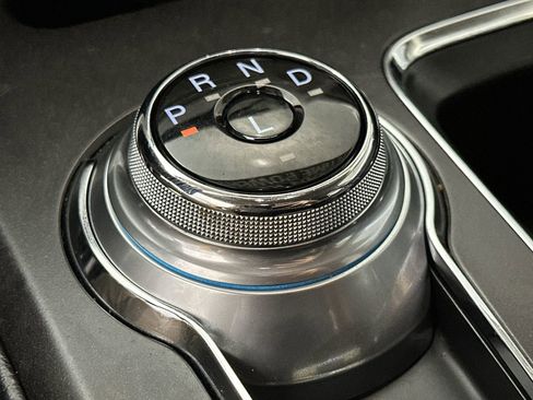 Used 2017 Ford Fusion SE w/ Fusion SE Technology Package image 20