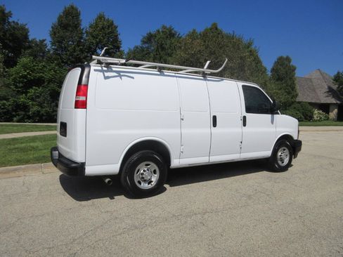 Used 2019 Chevrolet Express 2500 w/ Driver Convenience Package RWD image 9