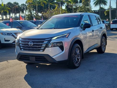 Certified 2025 Nissan Rogue S image 3