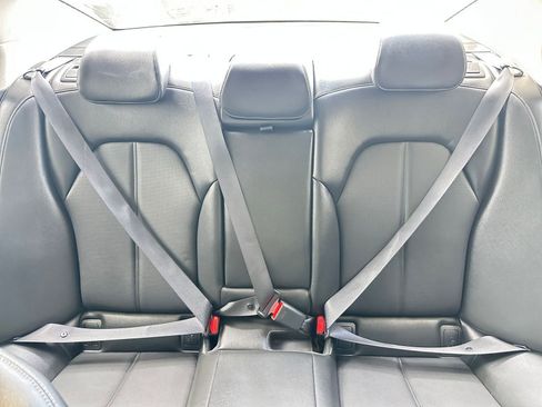 Used 2025 Genesis G70 2.5T image 39