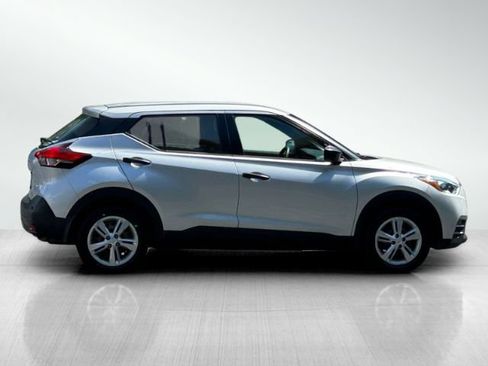 Used 2020 Nissan Kicks S FWD image 3