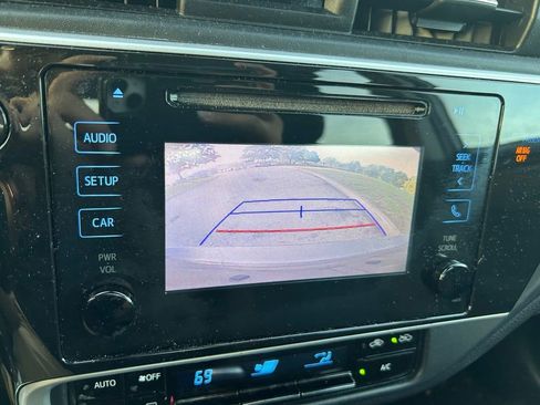 Used 2018 Toyota Corolla LE image 24