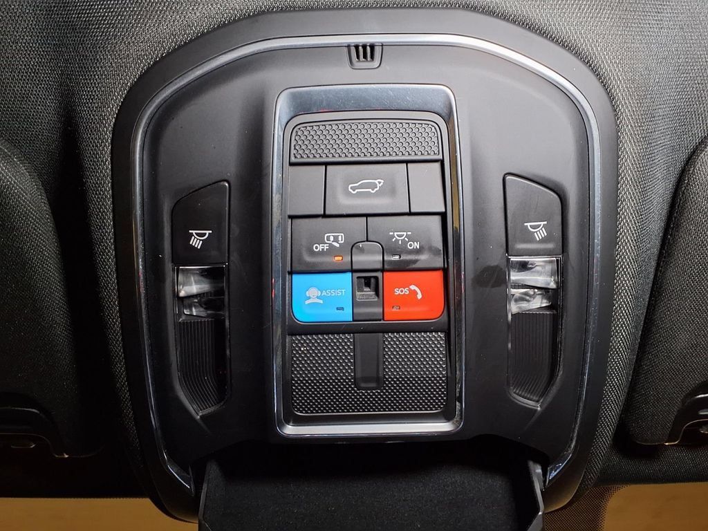 Used 2024 Jeep Wagoneer Series II w/ Flexible Seating Group RWD image 10