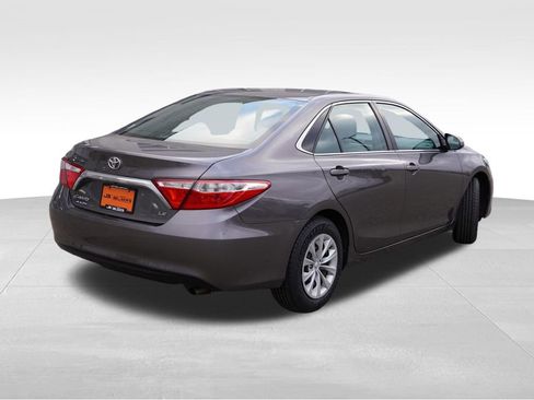 Used 2016 Toyota Camry LE image 5