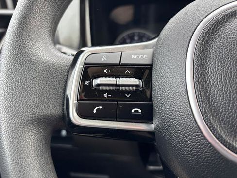 Certified 2023 Kia Sorento LX image 22