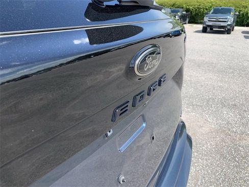 Certified 2024 Ford Edge SE w/ Black Appearance Package image 12