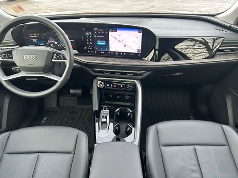 Used 2025 Audi Q5 Premium w/ Convenience Package image 13