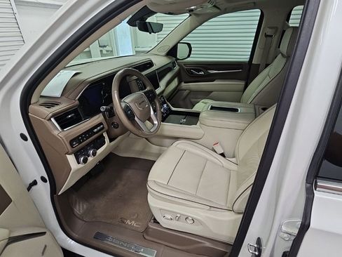 Used 2021 GMC Yukon Denali w/ Denali Premium Package AWD/4WD image 12
