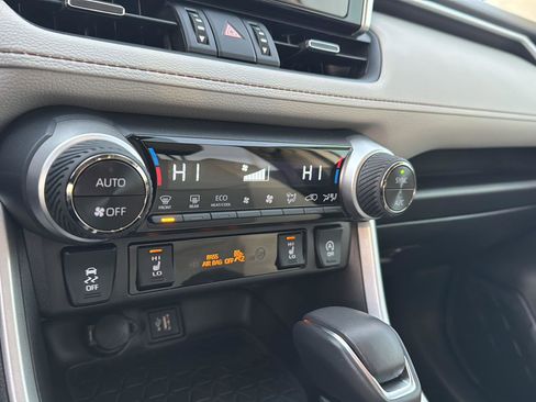 Certified 2025 Toyota RAV4 XLE Premium image 23