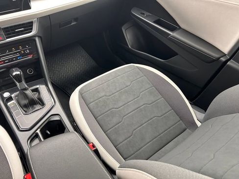 New 2026 Volkswagen Taos SE FWD image 17