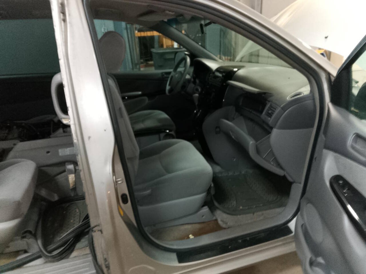 Used 2005 Toyota Sienna FWD image 23