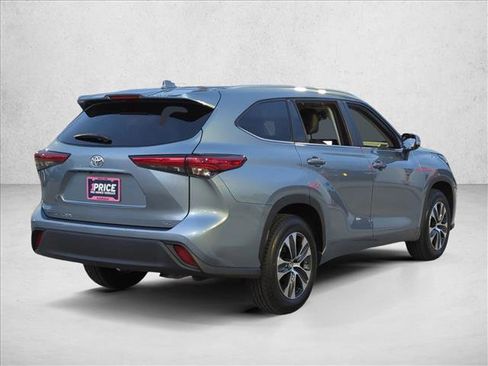 Used 2023 Toyota Highlander XLE FWD image 5
