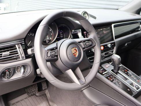 New 2026 Porsche Macan image 4