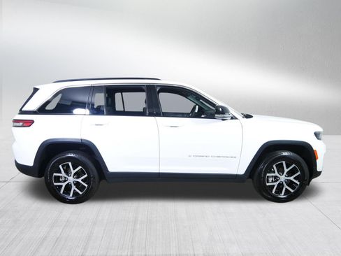 Used 2024 Jeep Grand Cherokee Limited AWD/4WD image 8