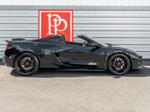 Used 2025 Chevrolet Corvette Z06 RWD image 37