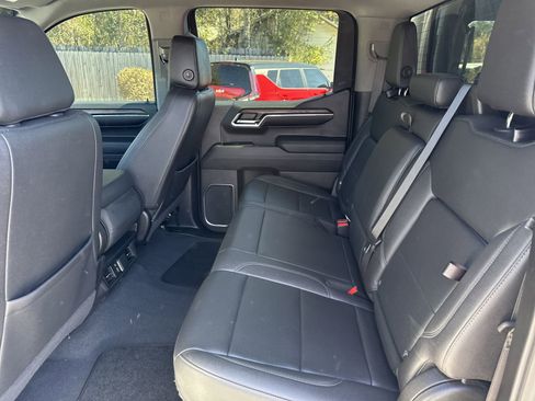 Used 2023 GMC Sierra 1500 SLT w/ X31 Off-Road Package AWD/4WD image 10