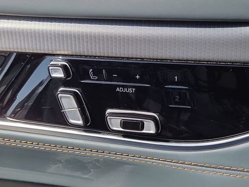 Used 2023 Jeep Grand Wagoneer L Series III w/ Rear Seat Video Group 1 AWD/4WD image 17