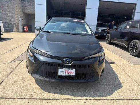 Used 2022 Toyota Corolla LE FWD image 2