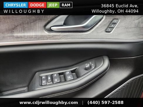 Used 2024 Jeep Grand Cherokee L Limited AWD/4WD image 12