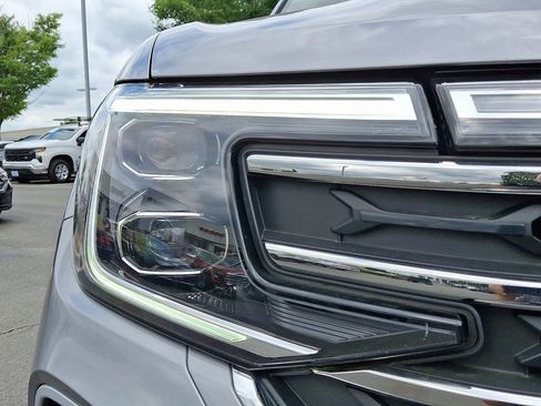 Used 2025 Volkswagen Atlas Cross Sport SE FWD image 9