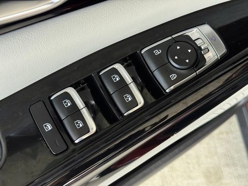 Used 2023 Kia Carnival SX Prestige FWD image 34