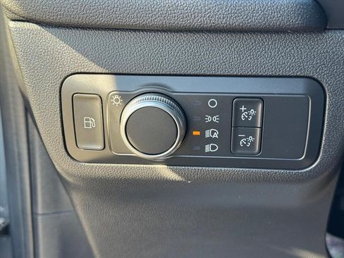 Used 2022 Ford Escape SE image 21