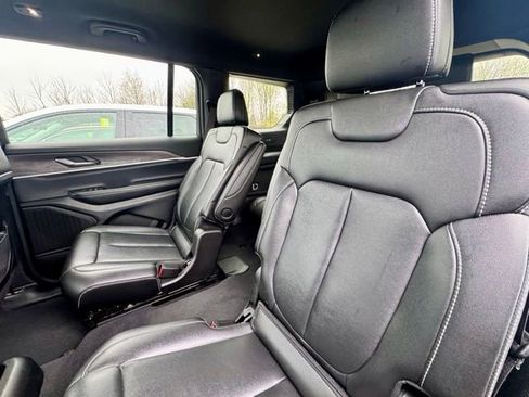 Used 2024 Jeep Grand Cherokee L Limited AWD/4WD image 16