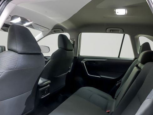 Used 2022 Toyota RAV4 LE AWD/4WD image 11