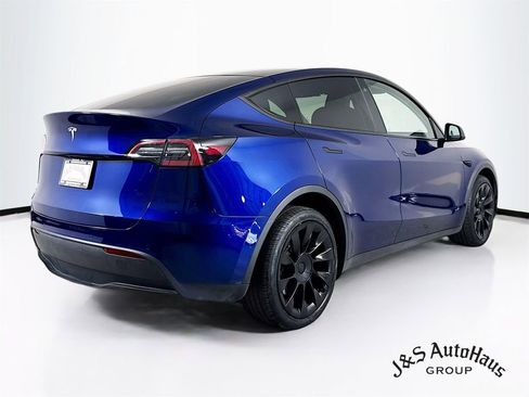 Used 2022 Tesla Model Y Long Range image 7