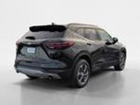 Used 2023 Chevrolet Blazer LT image 3