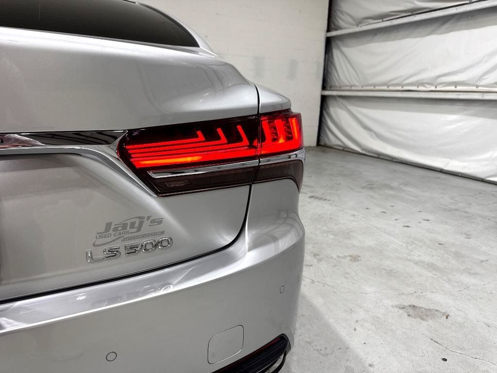 Used 2018 Lexus LS 500 w/ Accessory Package (Z1) RWD image 82