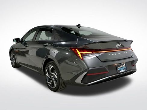 Used 2025 Hyundai Elantra SEL image 7
