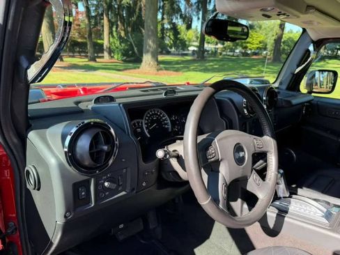 Used 2005 HUMMER H2 SUT w/ Preferred Equipment Group AWD/4WD image 23